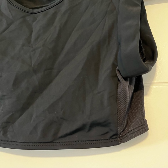 Beth Richards | Crop Top/ Bikini Top - Picture 6 of 14